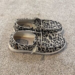 Hey Dude Wendy Grey Woven Cheetah Slip-On Sneakers Casual Moccasin Size 7